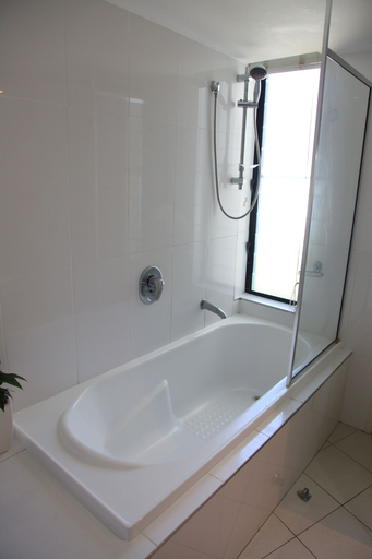 Bathroom 4, Agnes Water Beach Club, Miriam Vale