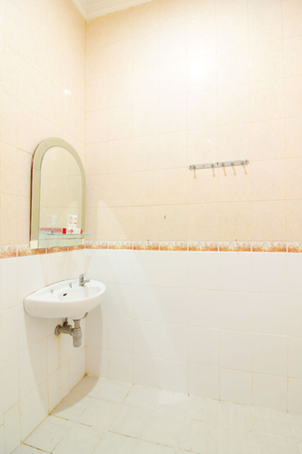 Bathroom 3, OYO 370 Hotel Sofia Pangandaran, Pangandaran
