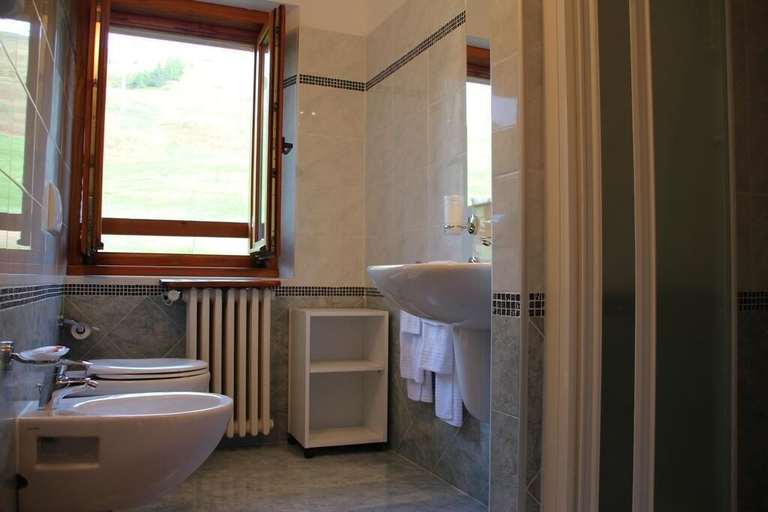 Bathroom 5, Bucaneve, Sondrio