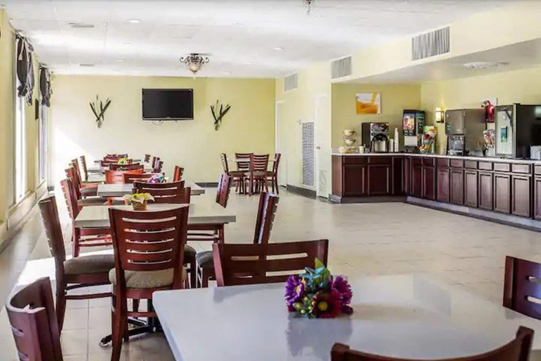 Food & Drinks 4, Baymont by Wyndham Walterboro, Colleton