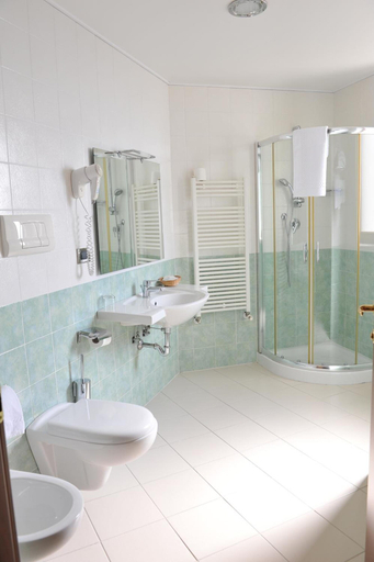 Bathroom 4, Hotel Dell' Arpa, Potenza