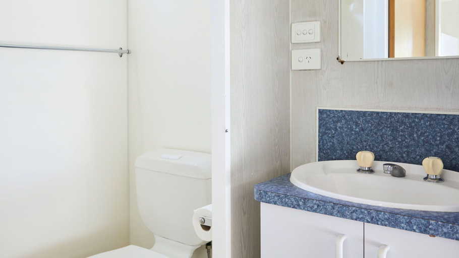 Bathroom 4, Horseshoe Bay Holiday Park, Kempsey