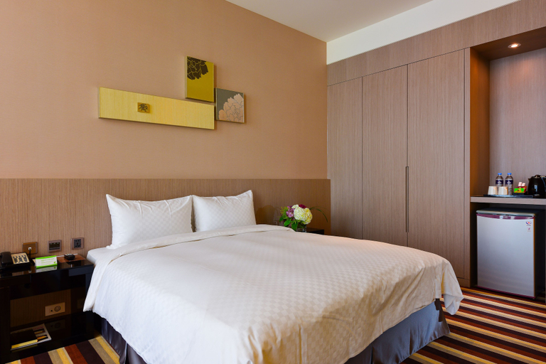 Bedroom 2, Grand Royal Hotel, Miaoli