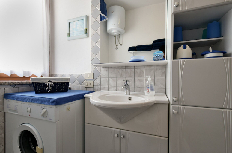 Bathroom 4, Apartment 1877, Vodnjan