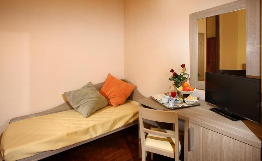 Bedroom 3, Hotel Ambrosiano, Pistoia