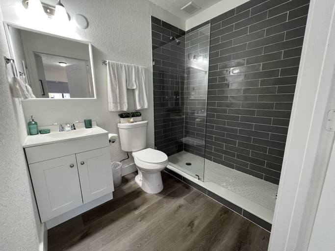 Bathroom 3, Renzzi Wynwood Apartments, Miami-Dade