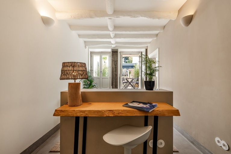 Others 5, Maison Cabral, Porto