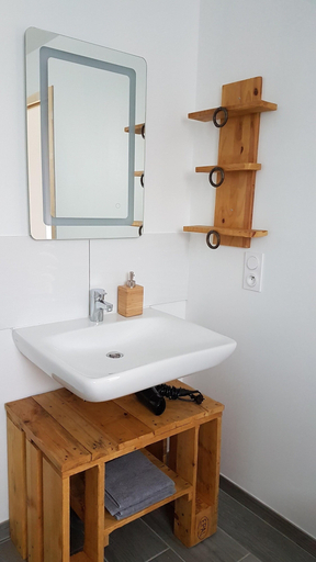 Bathroom 5, La Bergerie du Mesnil, Calvados