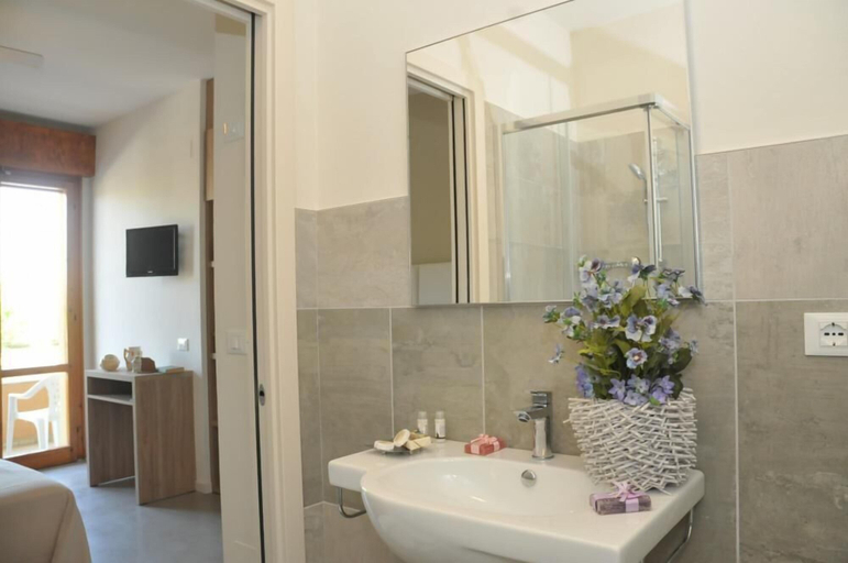 Bathroom 3, Hotel Maioli, Rimini