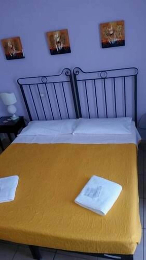 Bedroom 4, Regina Carolina, Catania