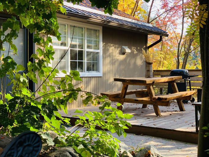 Exterior & Views 2, Barefoot Villas Cabin 1 Beaver w/ Hot tub, Kootenay Boundary