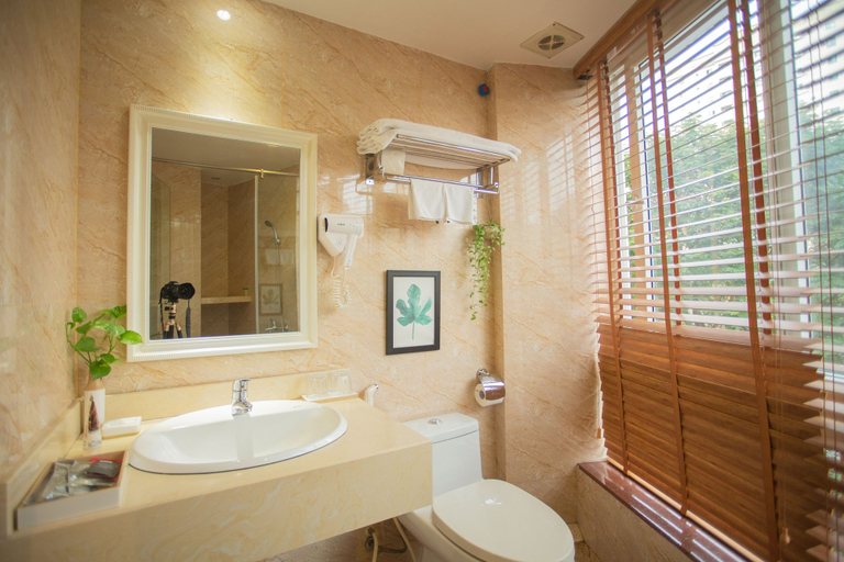 Bathroom 4, Dinh Hotel, Cầu Giấy