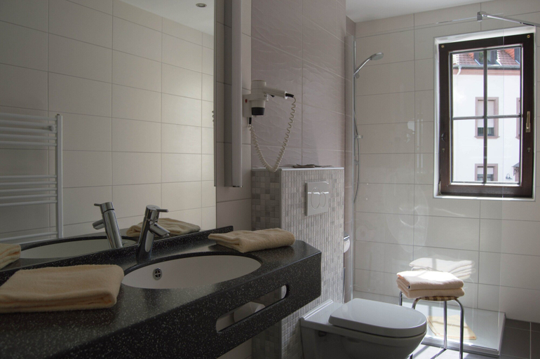 Bathroom 4, Hotel Restaurant Zum Schwan, Merzig-Wadern