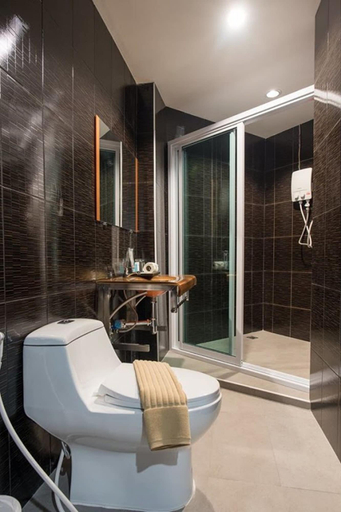 Bathroom 4, Chanthaburi Center Hotel, Muang Chanthaburi