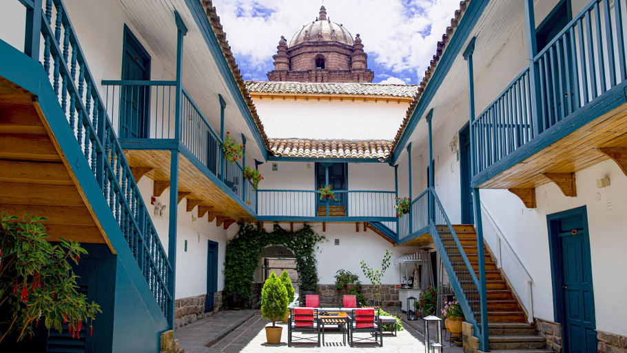 Exterior & Views