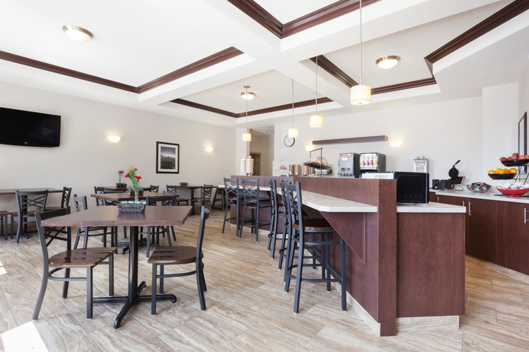 Food & Drinks 5, Ramada by Wyndham Creston, Central Kootenay