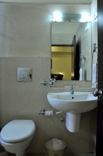Bathroom 4, Hotel Atria, Kolhapur