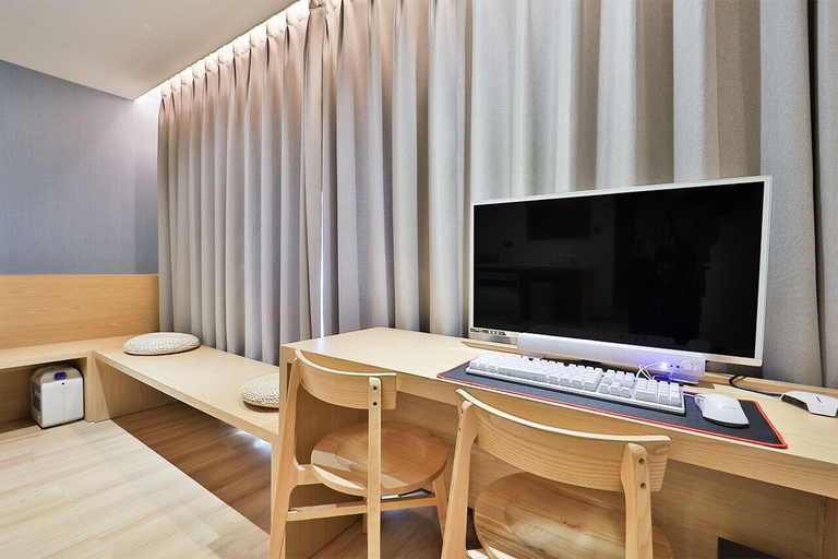 Others 5, Custom Hotel, Jung