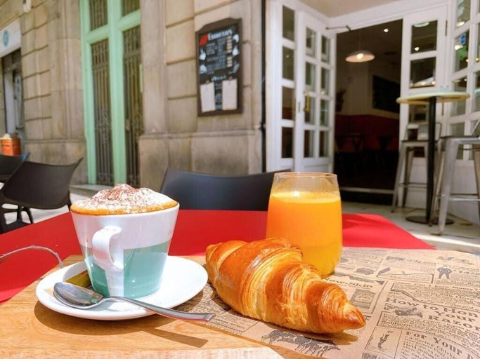Food & Drinks 4, Hostal Live Natura Barcelona, Barcelona