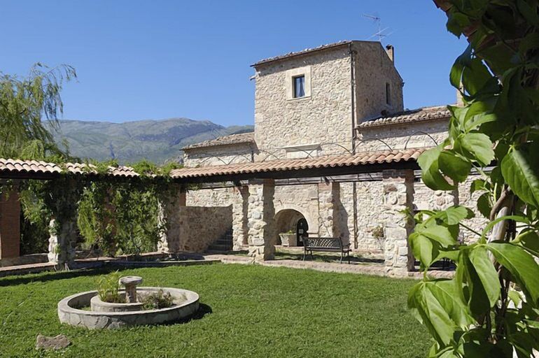 Exterior & Views