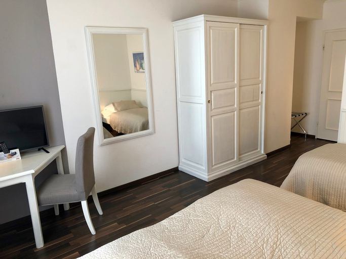 Bedroom 4, Hotel Toskana, Wiesbaden