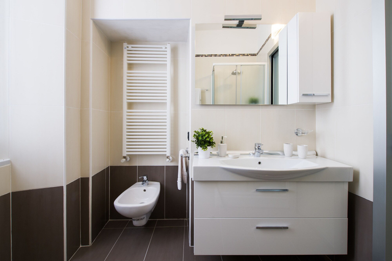 Bathroom 3, Volta Apartment, Como