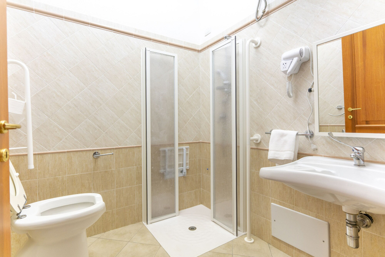 Bathroom 5, Hotel dei Tacchi, Ogliastra