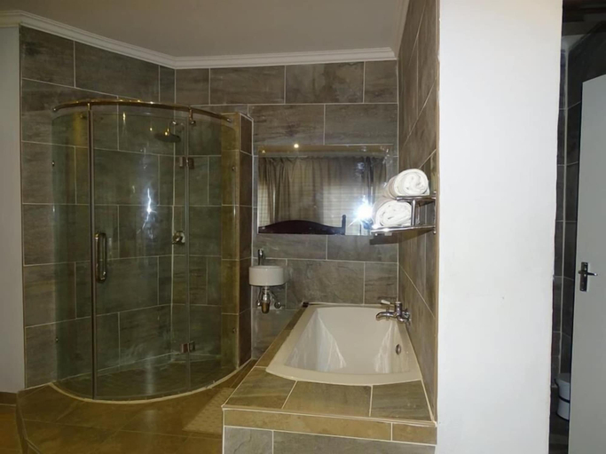 Bathroom 3, Goora-Motho Guest House, Kweneng South
