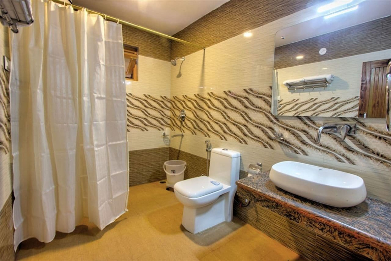 Bathroom 4, Hotel Samiru, Kullu