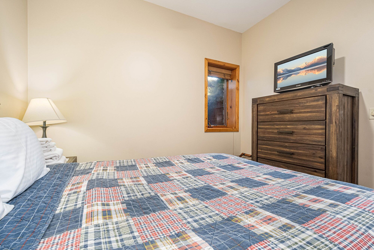 Bedroom 2, Waterfront Greens Chalet, Garrett