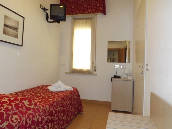 Bedroom 3, Hotel Mimosa, Rimini