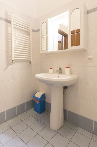 Bathroom 5, Albachiara Guest House, Rome