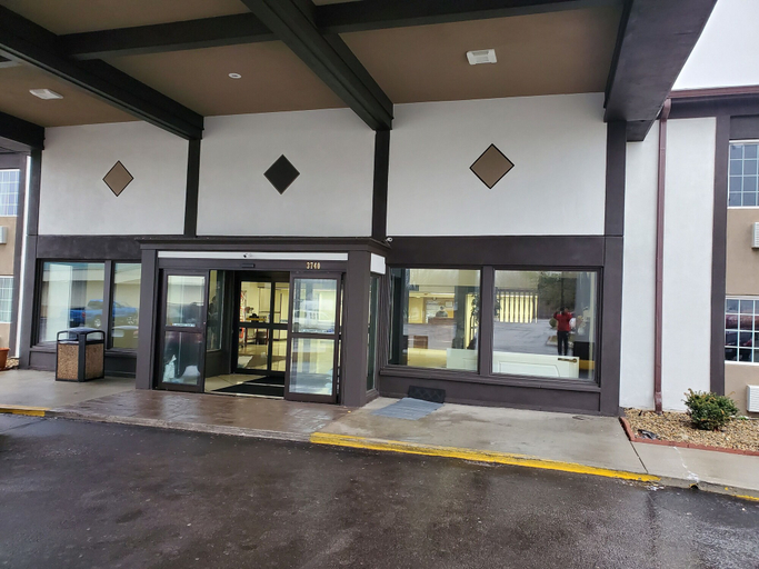 Exterior & Views 2, Royal Inn, Marion