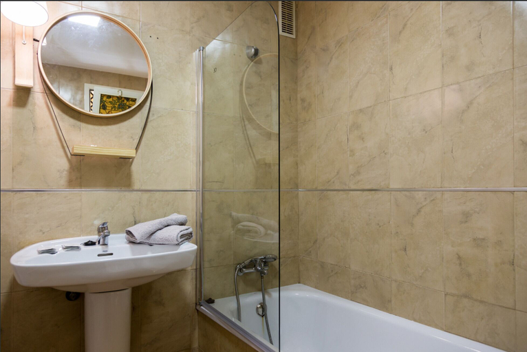 Bathroom 3, Merced10 3F, Málaga