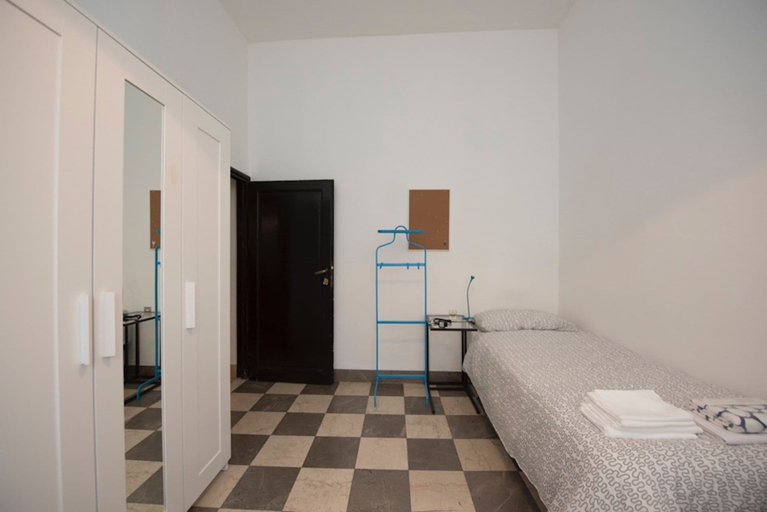 Room 5, Guelfa Apartment, Florence