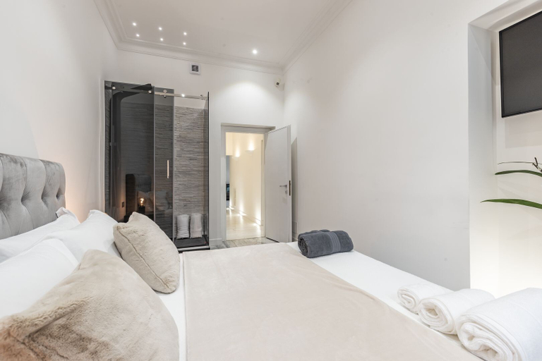 Bedroom 2, Daphne Luxury Suites, Roma