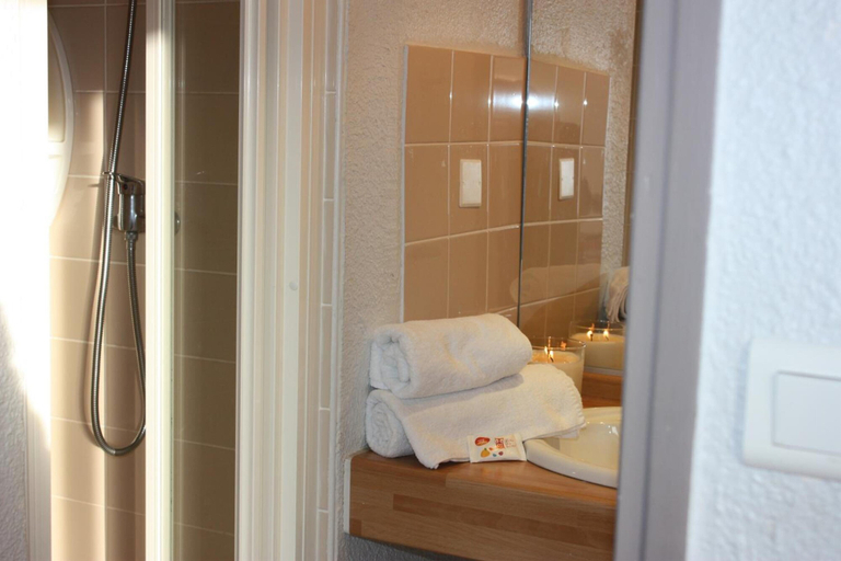 Bathroom 4, VVF Les 7 Laux Massif de Belledonne, Prapoutel, Isère