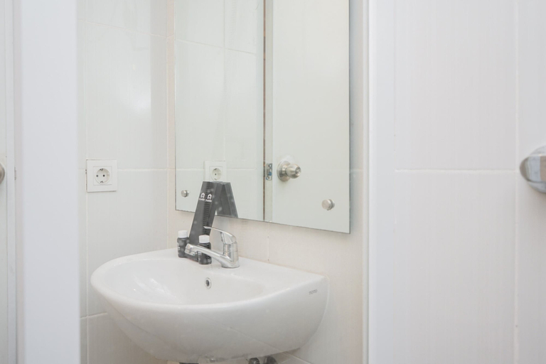 Bathroom 5, Cozy Room 2BR at 19 Avenue Apartment, Tangerang