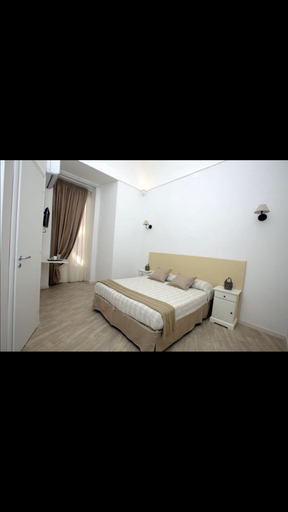 Bedroom 2, Bruno's Historic Home, Napoli