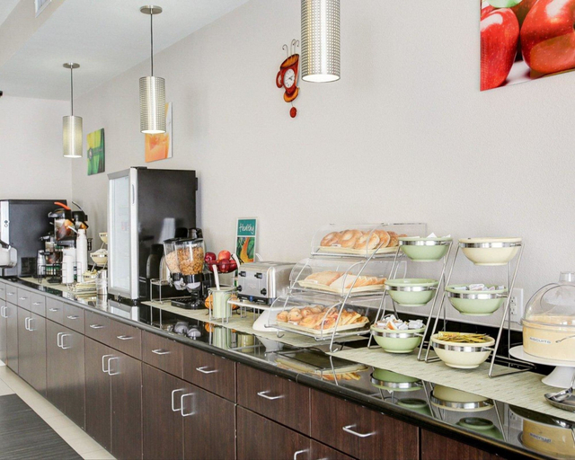 Food & Drinks 5, Quality Inn & Suites Bryan-College Station, Brazos