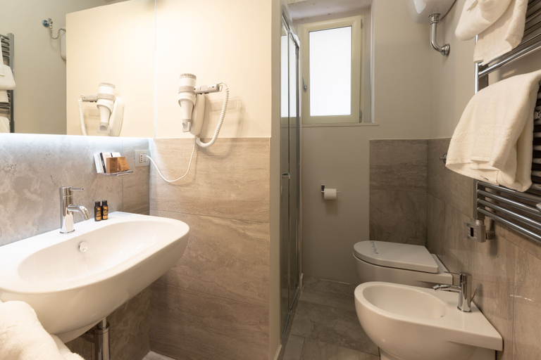 Bathroom 5, Art&B.E.D.S., Napoli