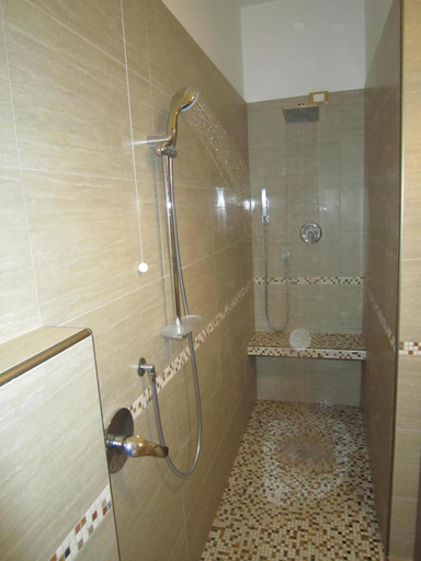 Bathroom 4, La Radice, L'Aquila
