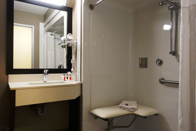 Bathroom 5, Ramada by Wyndham Moose Jaw, Division No. 7