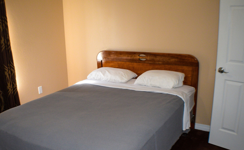 Bedroom 2, Beaujolais Villas, Harrison