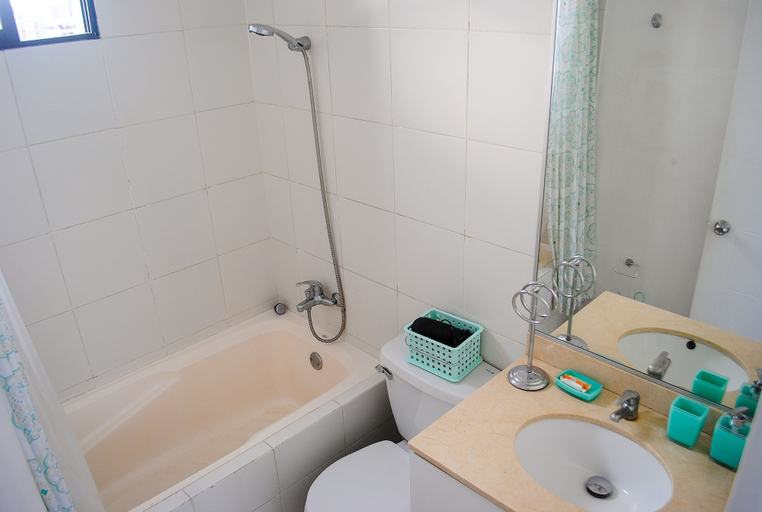 Bathroom 3, Areas Temporales - Near Larcomar Shopping Center, Lima