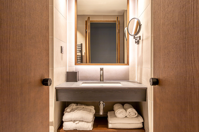 Bathroom 5, Le Bellune Paris Hotel & Spa, Paris