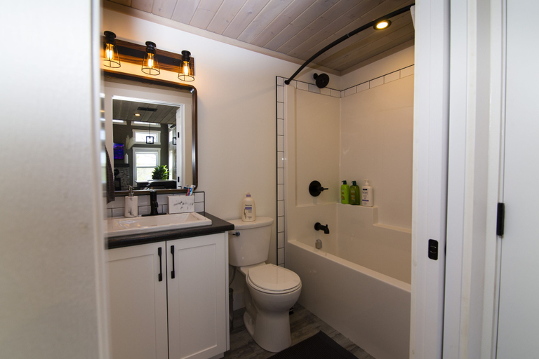 Bathroom, Luxury Loft Cottage In Manitou Beach, Division No. 11