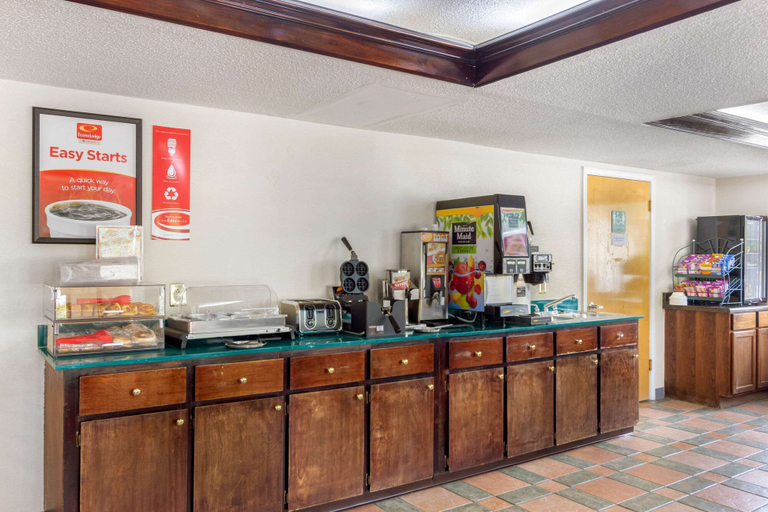 Food & Drinks 5, Econo Lodge Byron - Warner Robins, Peach