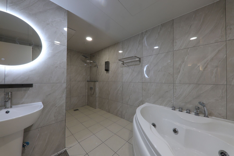 Bathroom 5, Hotel Browndot Chungjang, Buk