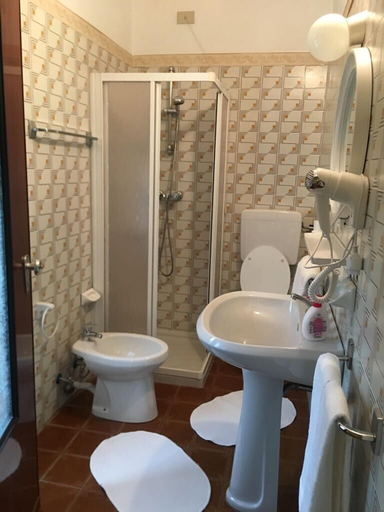 Bathroom 4, Hotel al Lago, Brescia